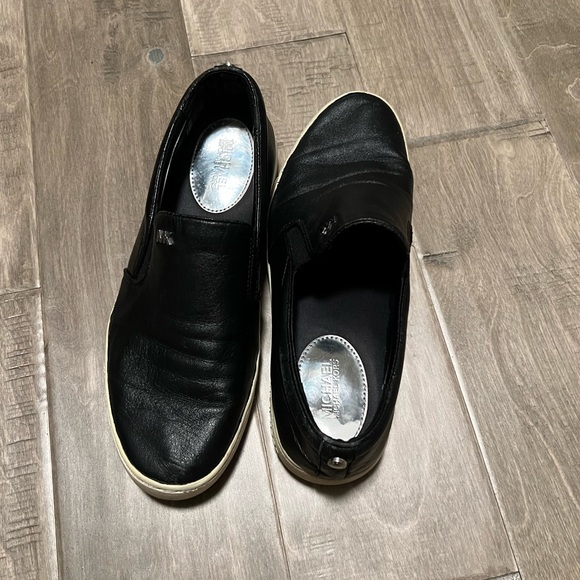 Michael Kors Sneakers - Picture 2 of 6